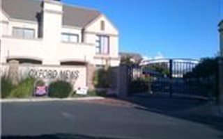 3 Bedroom Flat in Somerset West Central