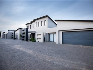 5 Bed House in Mooikloof Glen