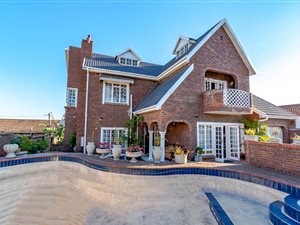 5 Bed House in Effingham