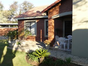 2 Bed Townhouse in Silver Lakes Golf Estate
