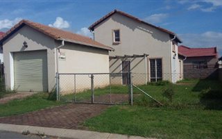 2 Bedroom House in Vanderbijlpark CE7