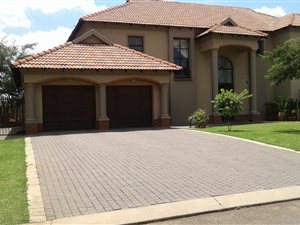 6 Bed House in Olifantsfontein
