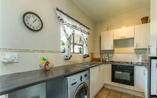2 Bedroom Apartment in Honeydew Ridge