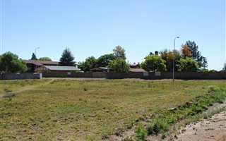 1035 m² Land available in Riversdale