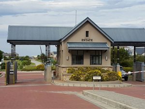 421 m² Land available in Kraaibosch
