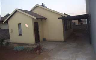 2 Bedroom House in Protea North