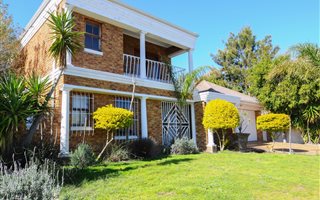 5 Bedroom House in Kleinbosch