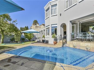 4 Bed House in Stratford Gardens