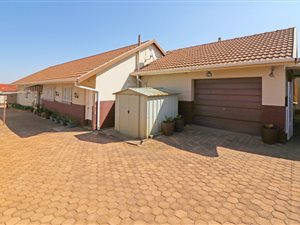 3 Bed House in Roodepoort West