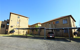 2 Bedroom Flat in Weltevreden Park