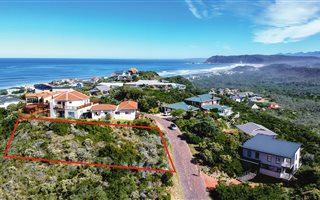 930 m² Land available in Cola Beach