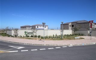 3 Bedroom House in Middelvlei Estate