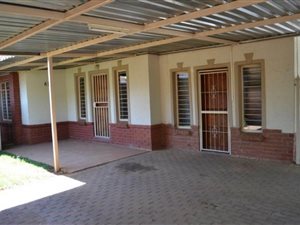 4 Bed House in Eloffsdal