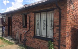 2 Bedroom House in Embalenhle