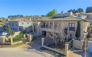 4 Bedroom House in Van Riebeeckshof