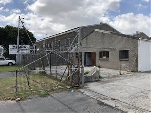 1015 m² Industrial space in Airport Industria