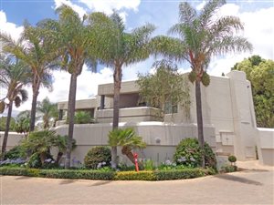 3 Bed Apartment in Benmore Gardens