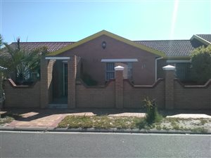 3 Bed House in Pelikan Park
