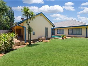 6 Bed House in Edelweiss