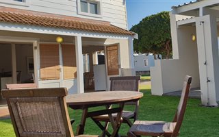 2 Bedroom Apartment in Keurboomstrand