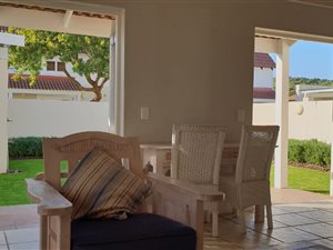 2 Bed Apartment in Keurboomstrand