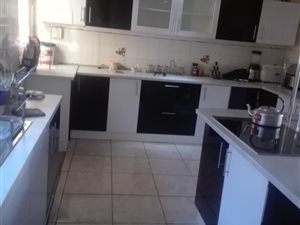 5 Bed House in Eikendal