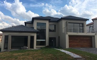 6 Bedroom House in Country View