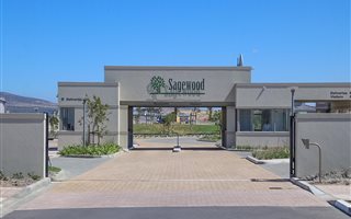 4 Bedroom House in Middelvlei Estate