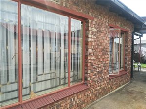 3 Bed House in Embalenhle