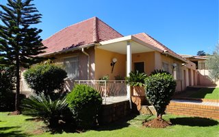 3 Bedroom House in Kensington