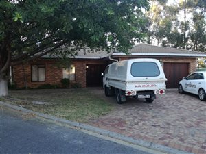 3 Bed House in Somerset West Central