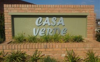 1 Bedroom Apartment in Rooihuiskraal North