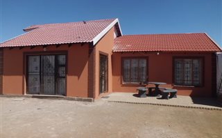 3 Bedroom House in Lourierpark