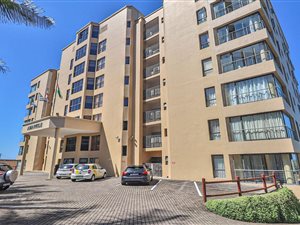 3 Bed Apartment in Amanzimtoti