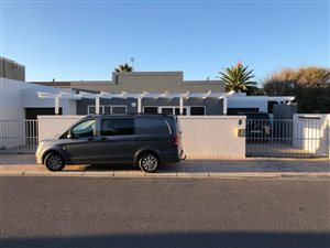 4 Bedroom House in Melkbosstrand