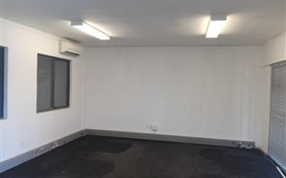 442 m² Industrial space in Airport Industria