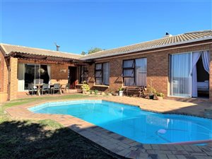 4 Bed House in West Beach