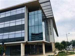 512 m² Commercial space in New Town Centre