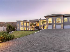 4 Bed House in Featherbrooke Estate