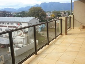 2 Bed Apartment in Paarl Central East