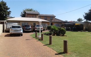 5 Bedroom House in Primrose