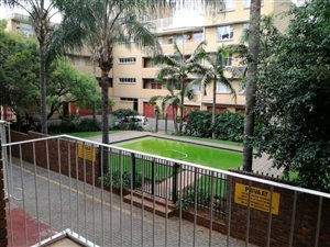 3 Bed Apartment in Sinoville