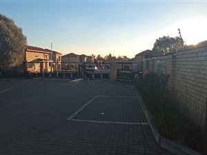 2 Bed Apartment in Vanderbijlpark SW5