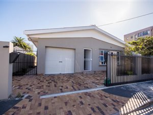 2 Bedroom House in Strand South