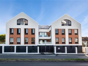 1409 m² Commercial space in Somerset West Central