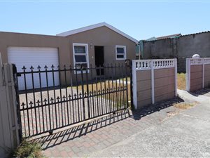 2 Bedroom House in Strandfontein