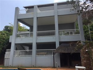 5 Bed House in Kosmos