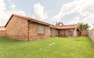 4 Bedroom House in Mackenzie Park