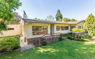 4 Bedroom House in Onder Papegaaiberg