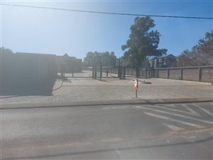 2.1 ha Land available in Clubview